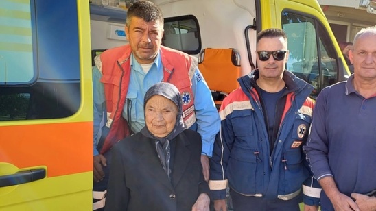 Image: Μεσολόγγι: Συνταξιούχος αγρότισσα δώρισε ασθενοφόρο στο Νοσοκομείο - Οι δύο... όροι που έθεσε