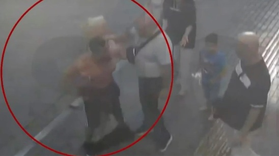 Image: Ο 35χρονος πατέρας προσπάθησε να πνίξει το ενός έτους παιδί του βάζοντας τα δάκτυλά του μέσα στο στόμα του