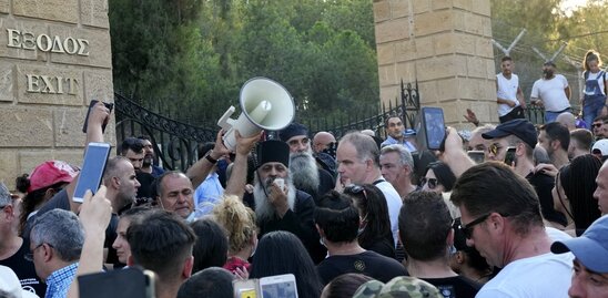 Image: Κύπρος: Δώδεκα τραυματίες αστυνομικοί από τα επεισόδια από αρνητές της πανδημίας