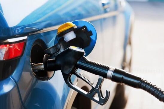 Image: Στα ύψη η τιμή της βενζίνης - Με πόσα ευρώ μπορούμε να γεμίσουμε το ρεζερβουάρ του αυτοκινήτου