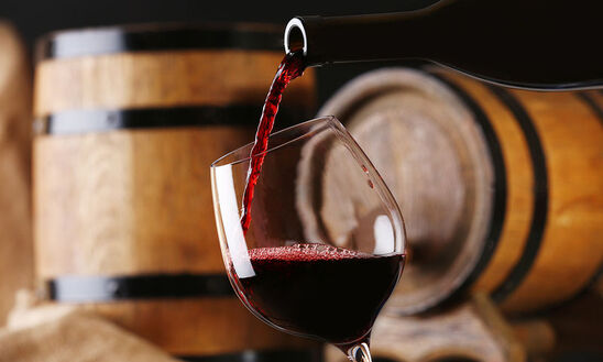 Image: Κρητικό κρασί για την παρασκευή αντισηπτικών - Τι θα γίνει με τις αποζημιώσεις στο λάδι