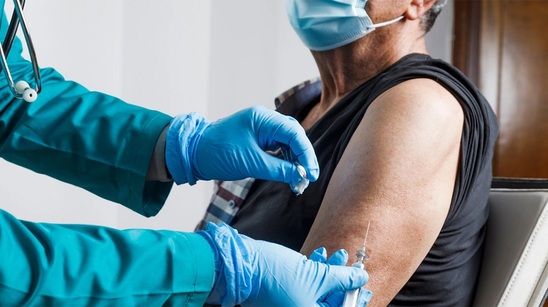 Image: Κορωνοϊός: Ξεκινούν από σήμερα οι εμβολιασμοί για τους 12 ετών και άνω