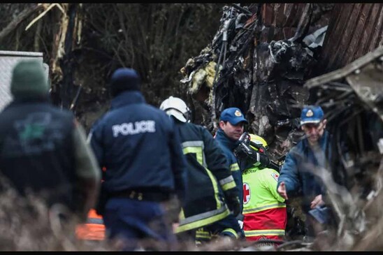 Image: Σύγκρουση τρένων στη Λάρισα: Στους 47 οι νεκροί - «Βρίσκουμε ανθρώπους που έχουν συνθλιβεί στα βαγόνια»