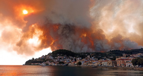 Image: Συγκλονιστικό βίντεο από το φέρι που φεύγει από Εύβοια: «Δεν γίνεται να είναι πραγματικότητα, σαν ταινία μοιάζει»