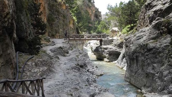 Image: Ολονύχτια επιχείρηση διάσωσης στο φαράγγι της Σαμαριάς - Τουρίστας τραυματίστηκε σε δυσπρόσιτο σημείο