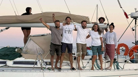 Image: Global Sumud Flotilla: Πλέουν προς τη Γάζα τα πέντε ελληνικά πλοία - Drone πετούσαν πάνω από τον στόλο αλληλεγγύης μέσα στη νύχτα