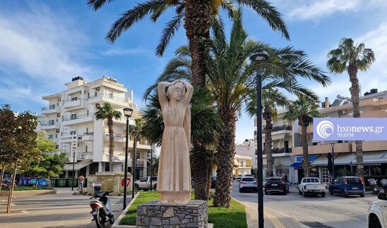 Image: Κλαδεύονται οι φοίνικες στην Ιεράπετρα 