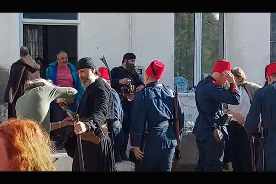 Image: «Καπετάν Μιχάλης»: Τα παρασκήνια των γυρισμάτων στα Περβολάκια Σητείας (βίντεο)