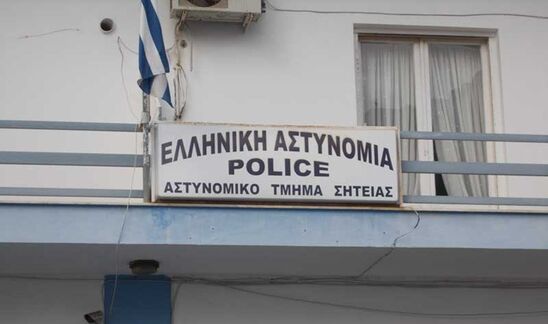 Image: Σητεία: Συνελήφθησαν τρεις γυναίκες που “χτυπούσαν κουδούνια” για να κλέψουν διαμερίσματα