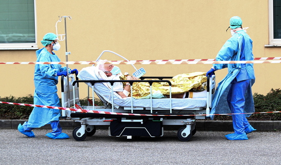 Image: Κορωνοϊός - Ιταλία: Στη «μάχη» 10.000 τελειόφοιτοι της ιατρικής χωρίς πτυχίο