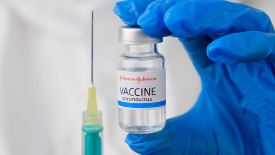 Image: Στην εντατική 48χρονη μετά τον εμβολιασμό με Johnson & Johnson - Υπέστη θρόμβωση