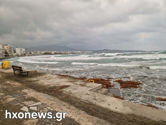 Image: Θυελλώδεις νοτιάδες "σαρώνουν" την Κρήτη - Ισχυρές βροχές και καταιγίδες από το μεσημέρι