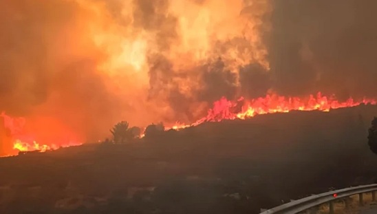 Image: Πύρινη λαίλαπα στην Κύπρο – Δύο άνθρωποι κάηκαν ζωντανοί στην προσπάθειά τους να διαφύγουν με το αυτοκίνητο