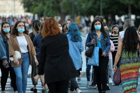 Image: Η Όμικρον «σφραγίζει» την τρίμηνη ισχύ των πιστοποιητικών εμβολιασμού - Τι να προσέχουν όσοι δεν έκαναν την τρίτη δόση