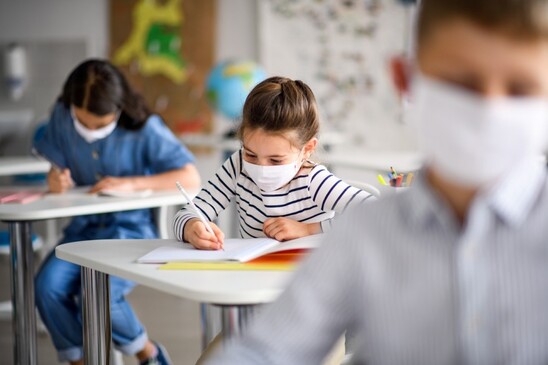 Image: «Πρώτο κουδούνι» στα σχολεία: Τι αλλάζει σε μάσκες, απουσίες, εκδρομές – 25 απαντήσεις από το υπ. Παιδείας