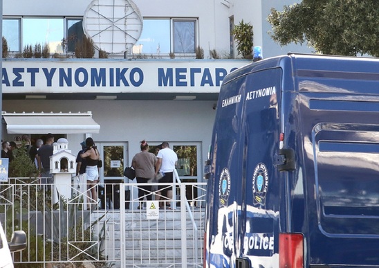 Image: 3 εκατ. ευρώ ο τζίρος της μαφίας της Κρήτης: Το κόλπο με τις αγοραπωλησίες οικοπέδων και το ενδιαφέρον για τον νέο Μητροπολίτη Χανίων