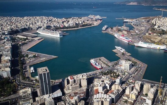 Image: Απεργία την 1η Μαΐου στο λιμάνι του Πειραιά