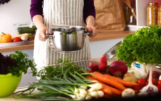 Image: Κορωνοϊός: Επτά χρήσιμες συμβουλές για το μαγείρεμα από τον ΕΟΔΥ
