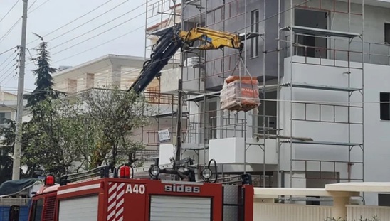 Image: Νεκρός 28χρονος χειριστής όταν γερανός ακούμπησε σε ηλεκτροφόρα καλώδια