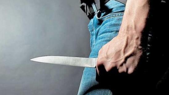 Image: Ανήλικος απείλησε με μαχαίρι την οικογένεια του