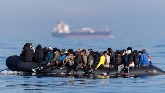 Image: Νέα Ανατολή: Νυχτερινή άφιξη μεταναστών και ανθρωπιστική ανταπόκριση από τον Ερυθρό Σταυρό