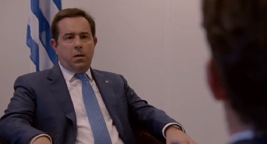 Image: Ο Μηταράκης έκανε guest εμφάνιση σε σίριαλ «εξοργίζοντας» το twitter: «Παίζει τον υπουργό στην πραγματική ζωή» (Video)