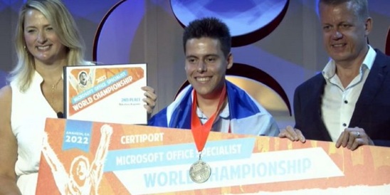 Image: Ο Νικόλας Ραπάνης κατέκτησε τη 2η θέση σε παγκόσμιο διαγωνισμό της Microsoft
