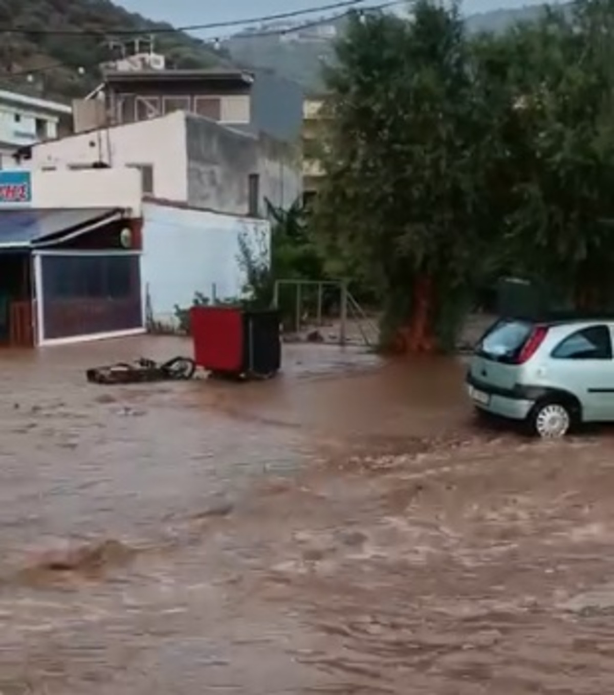 Inundații pe Insula Creta provoacă daune semnificative