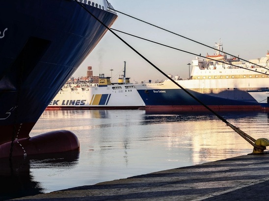 Image: Πειραιάς: Δεμένα τα πλοία σήμερα λόγω 24ωρης απεργίας των σωματείων της ΠΝΟ