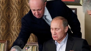 hxonews Ο Βλαντιμίρ Πούτιν και ο Γεβγκένι Πριγκόζιν στη Μόσχα τον Νοέμβριο του 2011