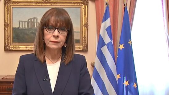 Image: Με παράσημο τιμά την Νοσηλεύτρια του Νοσοκομείου Ιεράπετρας Μαρία Ανδρουλάκη η Πρόεδρος της Δημοκρατίας