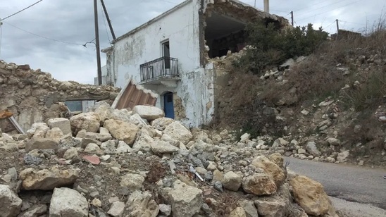 Image: Αρκαλοχώρι: Μετά τα σπίτια... παίρνουν και τα λεφτά των σεισμόπληκτων από την "Αρωγή" αδειάζοντας τραπεζικούς λογαριασμούς