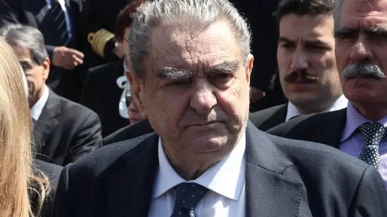 Image: Βαρδής Βαρδινογιάννης: Σε στενό οικογενεικαό κύκλο η ταφή - Το "αντίο" των συγχωριανών του στην Επισκοπή Ρεθύμνου (vid)