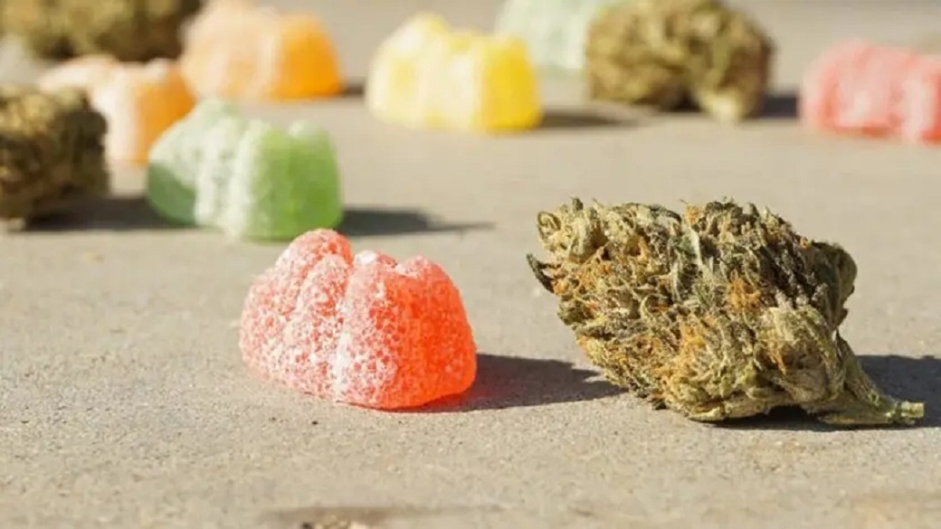 Mamă arestată după ce și a intoxicat copiii cu jeleuri care conțineau cannabis Băiatul de 10 ani a ajuns la Terapie Intensivă